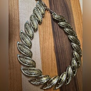 Gold tone vintage Preowned Leaf Necklace